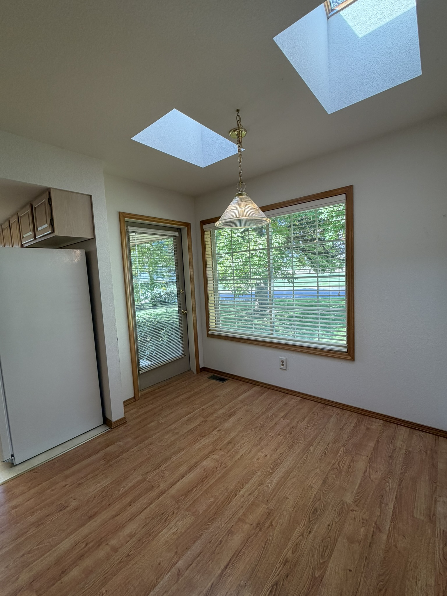 1865 Fairview St - Image 14